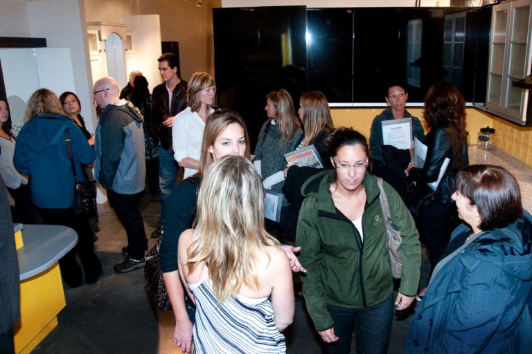 Plus de 150 personnes ont visité la vaste salle d’exposition de Kwizine, le 18 septembre dernier, lors de l’inauguration.