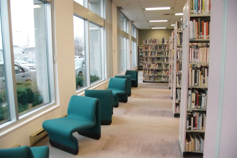 Une zone de détente a été aménagée à la bibliothèque Laure-Conan.