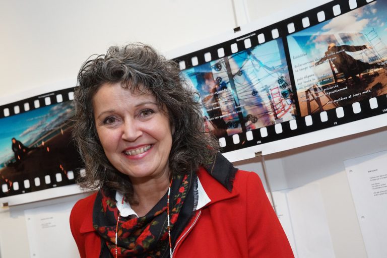 Genèse d’une exposition en 24 stations Le type d'exposition présentée à la bibliothèque Germaine-Guèvremont est une belle façon de faire de la médiation culturelle, dixit Leslie Piché. (Photo: Mario Beauregard)
