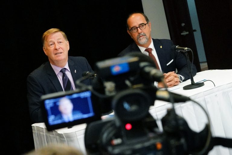 Le maire Marc Demers et le directeur général de la Ville, Serge Lamontagne.