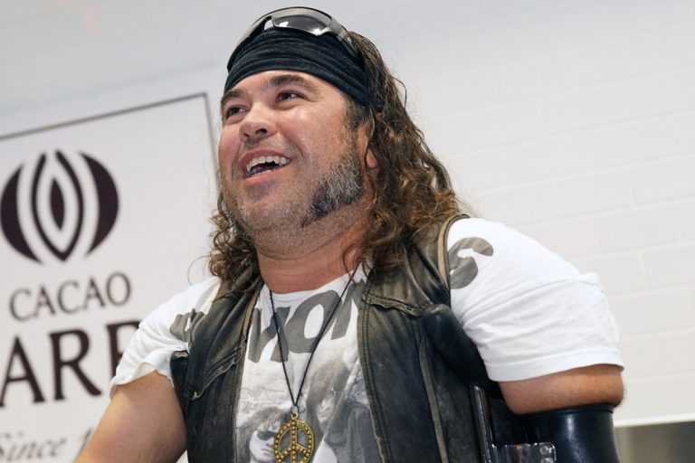 Les artistes, dont Martin Deschamps, en plein travail de préparation du spectacle de la Fête du Canada à Laval. (Photo TC Media - Mario Beauregard) 