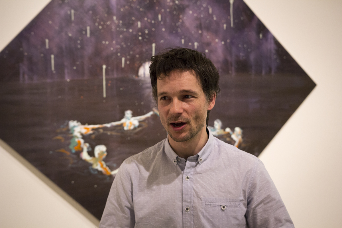 L’artiste Christian Messier devant l’une des œuvres controversées, « Épiphanie ».