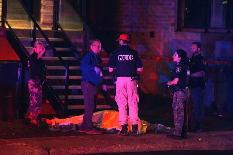 Le nom de la victime du meurtre est connu En parallèle avec le travail de ses enquêteurs, la Police de Laval sollicite l'aide de la population du secteur pour faire la lumière sur cet assassinat et deux fusillades. (Photo TC Media - Mario Beauregard)