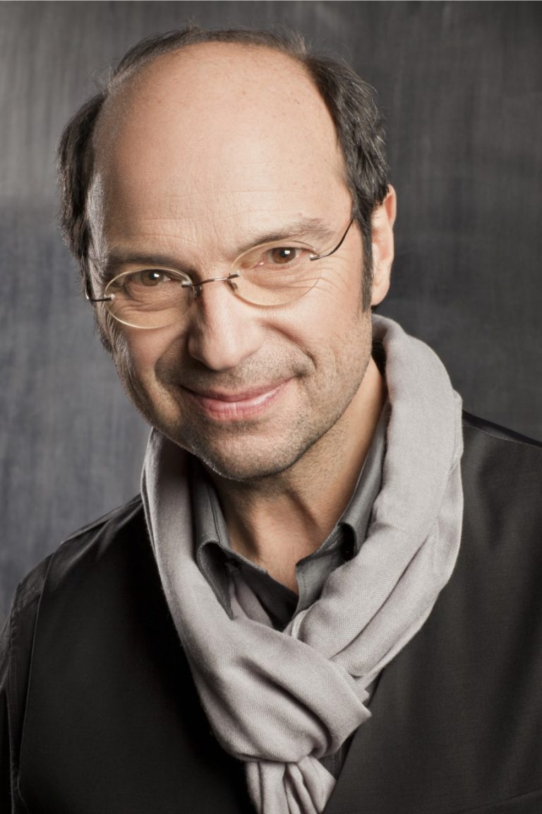 Michel Rivard serein et urbain Sans l'avoir voulu ainsi, Michel Rivard livre un spectacle aux allures de rétrospective de 40 ans de carrière. (Photo gracieuseté – Valérie Jodoin Keaton)