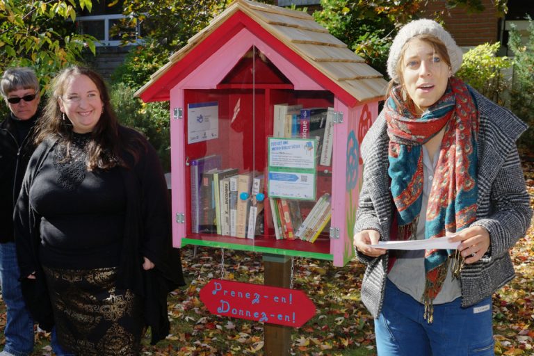 On a procédé au lancement officiel du projet de micro-bibliothèques dans Pont-Viau le 9 octobre. (Photo TC Media - Mario Beauregard) 