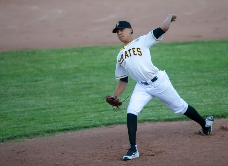 Miguel Cienfuegos a été solide sur le monticule pour gagner le premier match de la série opposant les Pirates aux Bisons de Saint-Eustache. Dans le deuxième duel, il a frappé un circuit de deux points pour créer l’égalité avant que les Bisons gagnent en prolongation.