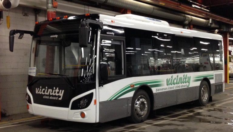 Un minibus à l’essai sillonne actuellement les rues Le minibus de 27,5 pieds circulera jusqu'à la mi-décembre dans les rues lavalloises.