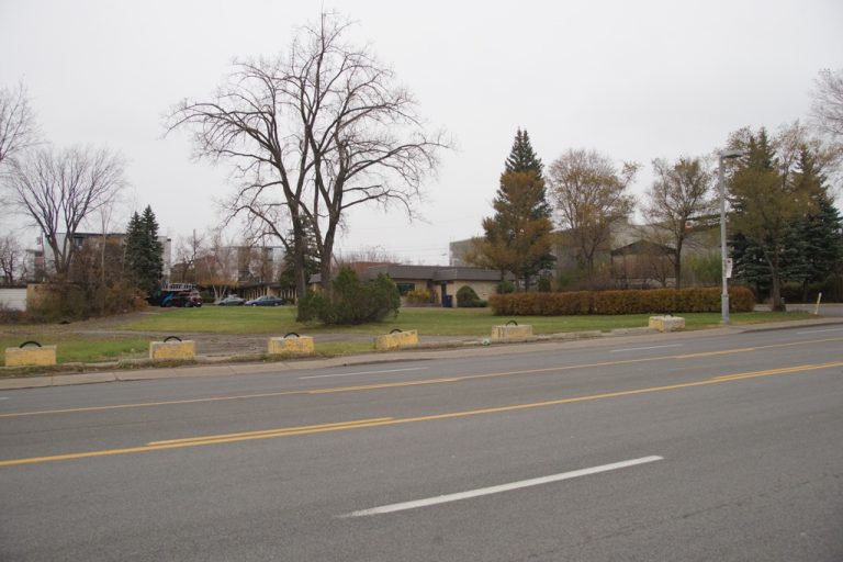 Le Motel Ideal devient Ô Motel et suites (la nouvelle enseigne est sur le point d'être installée) et verra son complexe passer de 54 à 74 chambres en 2014.