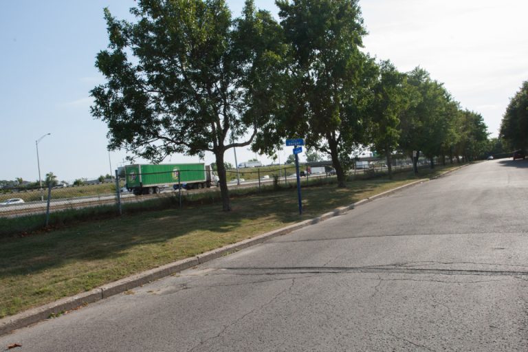 Un mur antibruit se déploiera en trois sections sur une distance de 2,1 kilomètres en bordure de l'A-440, comprise entre l'autoroute Papineau et la rue de Lublin.