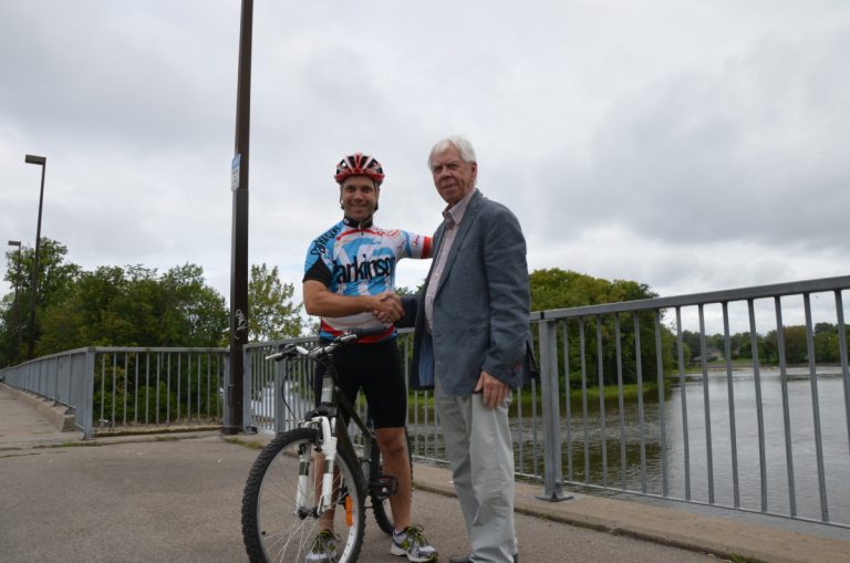 Nicolas Carbonneau s'implique activement auprès du Défi Vélo Parkinson depuis cinq ans, lui dont le père vit avec la maladie.