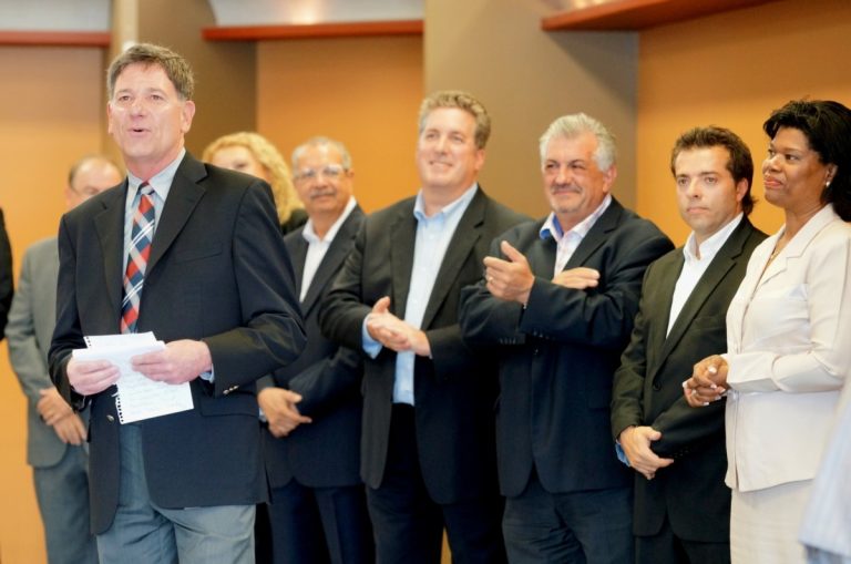 Le NPL dévoile une partie de ses candidats Guy Landry a présenté les candidats formant son équipe dans les nouveaux locaux du NPL, le 29 août.