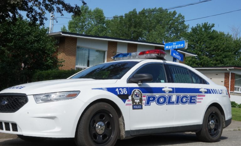 Quatre présumés trafiquants arrêtés dans Saint-François Les policiers se sont pointés dans des résidences des rues Thésée et Monty pour cette opération antidrogue. (Photo TC Media - Mario Beauregard)