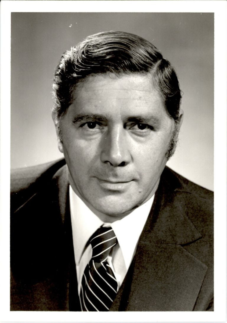 Troisième maire de Laval après Me Jean-Noël Lavoie (1965) et Me Jacques Tétreault (1965-1973), Dr Lucien Paiement a présidé aux destinées de la Ville de 1973 à 1981. Lui ont succédé Me Claude U. Lefebvre (1981-1989), Gilles Vaillancourt (1989-2012) et le maire actuel par intérim, Alexandre Duplessis.