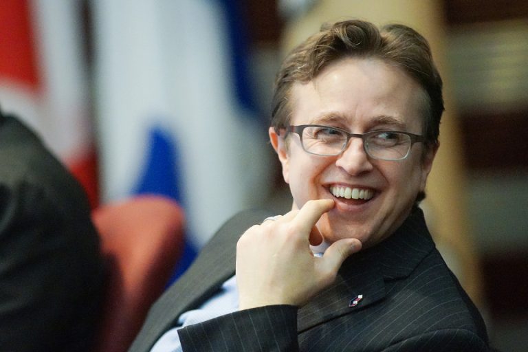 L’opposition fait la promotion d’une chanteuse populaire Paolo Galati, conseiller municipal de Saint-Vincent de Paul.