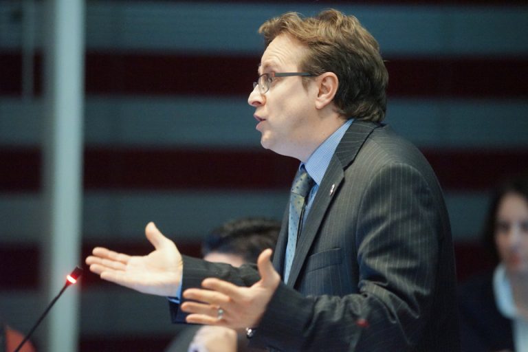 Être élu simultanément à la mairie et à la commission scolaire Paolo Galati, conseiller de Saint-Vincent-de-Paul, se présente aux élections scolaires du 2 novembre pour être commissaire à la Commission scolaire Sir-Wilfrid-Laurier (CSSWL).