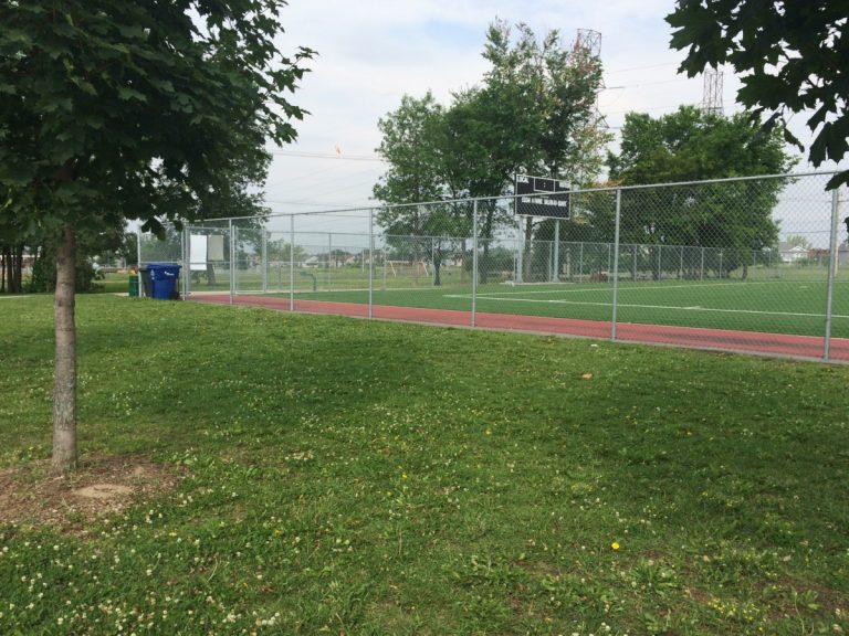 Le futur centre communautaire sera construit à côté du terrain synthétique du parc de Lausanne, près de la montée Monette.