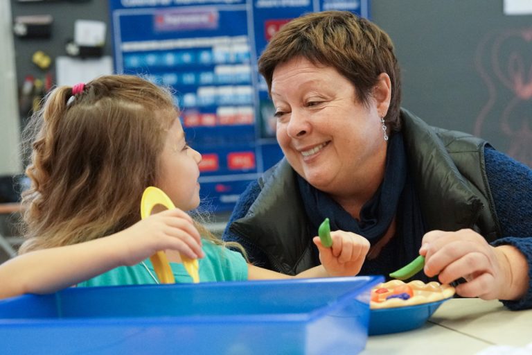 Claire Pimparé rencontre des élèves de Léon-Guilbault