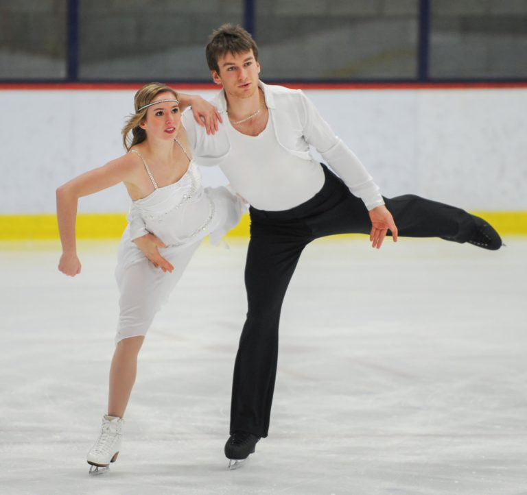 Les portes s’ouvrent pour François-Xavier Ouellette et Élisabeth Paradis Élisabeth Paradis et François-Xavier Ouellette ont reçu une ovation debout à Halifax.