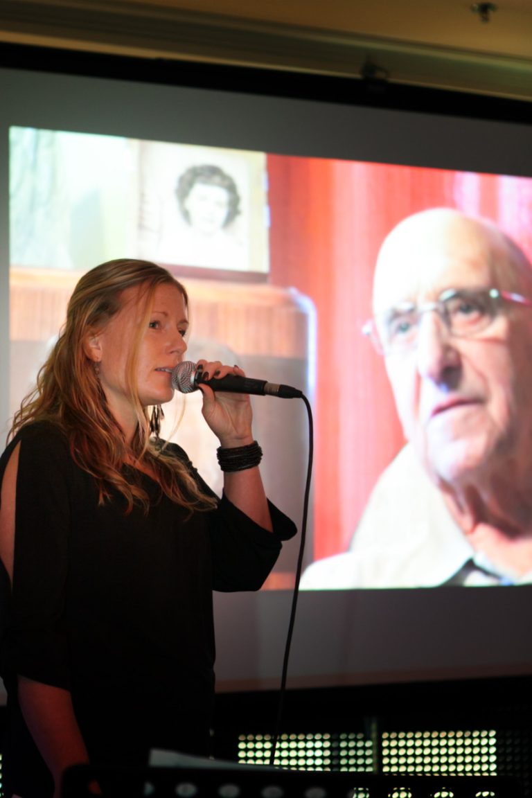 Une nouvelle source d'inspiration pour les Passionnés des arts visuels: les témoignages et chansons préférées de six résidents du Domaine des Forges. (Photo TC Media - Annie Bigras)