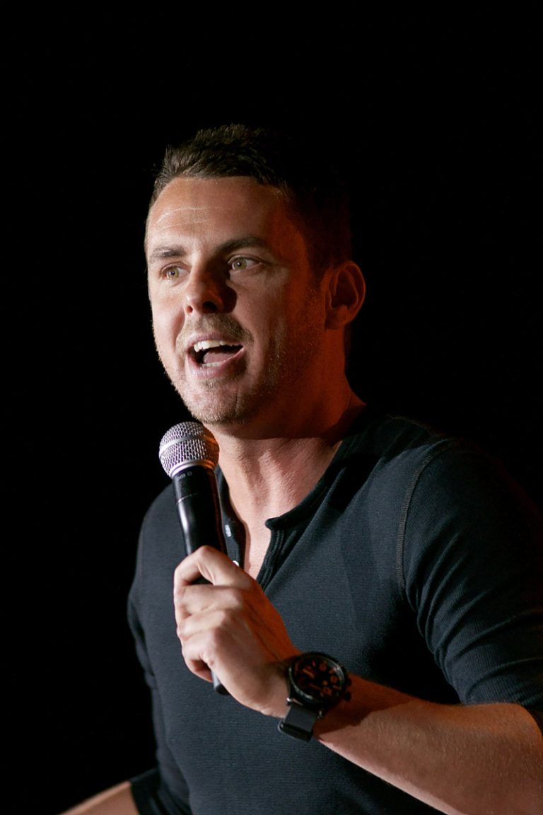 Après la famille, les amis pour Philippe Bond L'année 2015 sera plus chargée que jamais pour Philippe Bond avec la télé, la radio, la tournée et les festivités du 50e anniversaire de Laval.(Photo TC Media - Mario Beauregard)