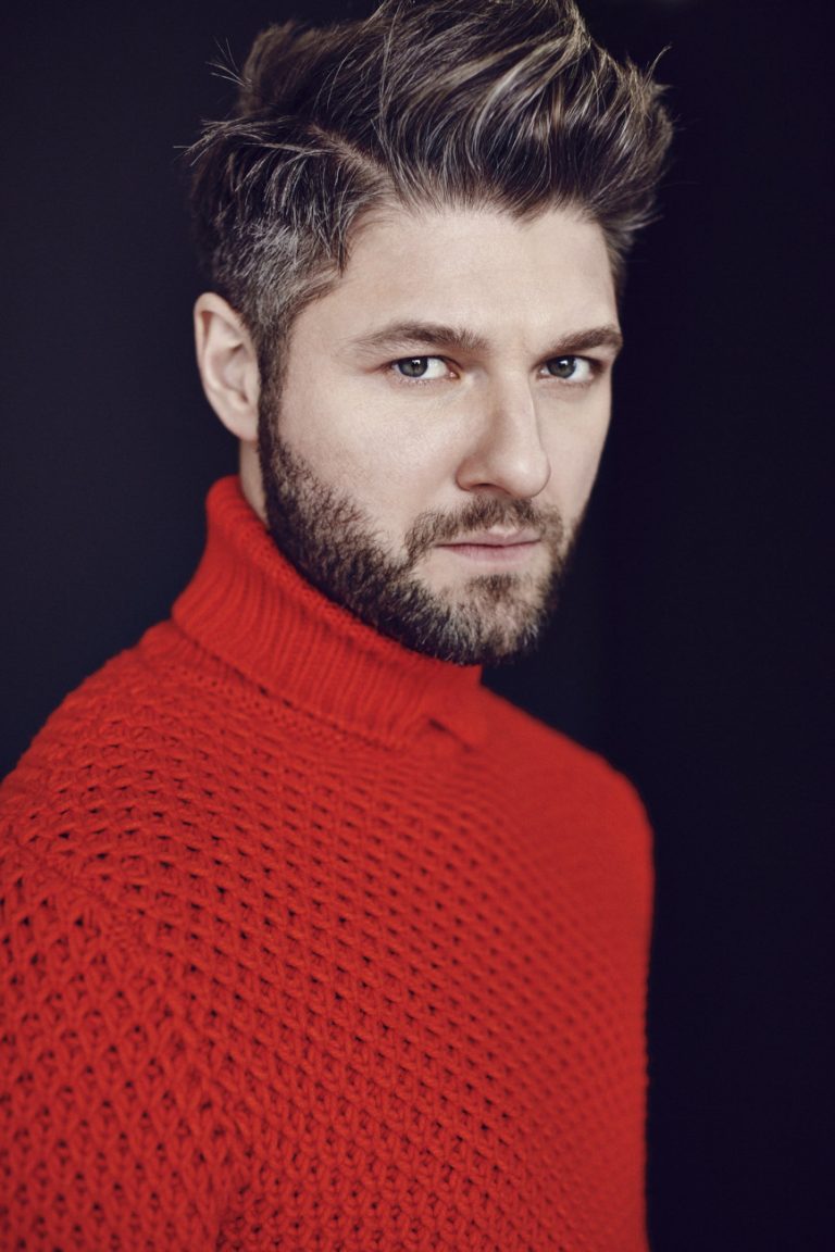 En plus de ses tournées des deux bords de l'océan Atlantique, Pierre Lapointe revient en tournée fort de deux Félix remportés au dernier gala de l'ADISQ.(Photo gracieuseté)