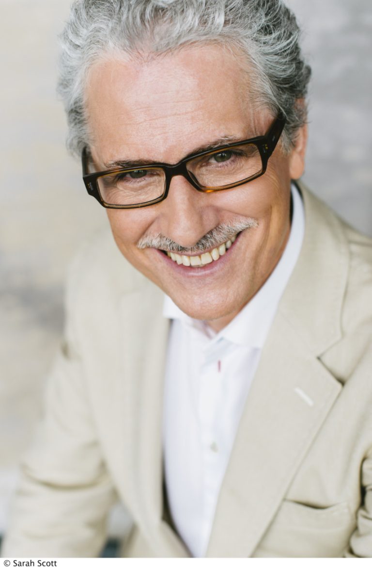 Le docteur Pierre Miron, qui est à l’origine de trois programmes de fécondation in vitroau Québec a publié le livre Concevoir-Prévenir et traiter l’infertilité, en librairie depuis le 25 septembre.