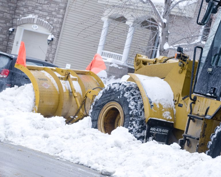 Quatre cadres portent plainte contre deux cols bleus pour intimidation Les cols bleus impliqués dans ces incidents, dont certains remonteraient à une vingtaine d'années, travaillent dans la voirie municipale.(Photo TC Media - Archives)
