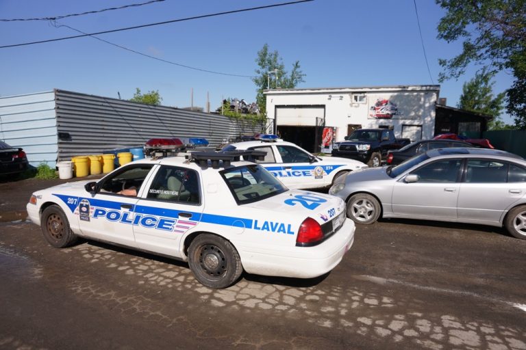 Réseau de vols de véhicules démantelé Plus de 100 policiers efectuent 12 perquisitions prévues à Laval, notamment sur la rue Lafayette, dans Saint-François, Boisbriand, St-Eustache, Montréal, Saint-Esprit et Saint-Joseph-du-Lac. (Photo TC Media - Mario Beauregard)