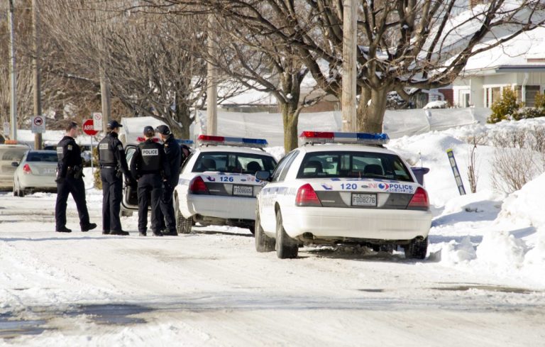 Un homme de 31 ans a été arrêté chez lui après avoir menacé un employé de bar, où il venait de perdre 600 $ à un appareil de loterie vidéo. (Photo: Alarie Photos)