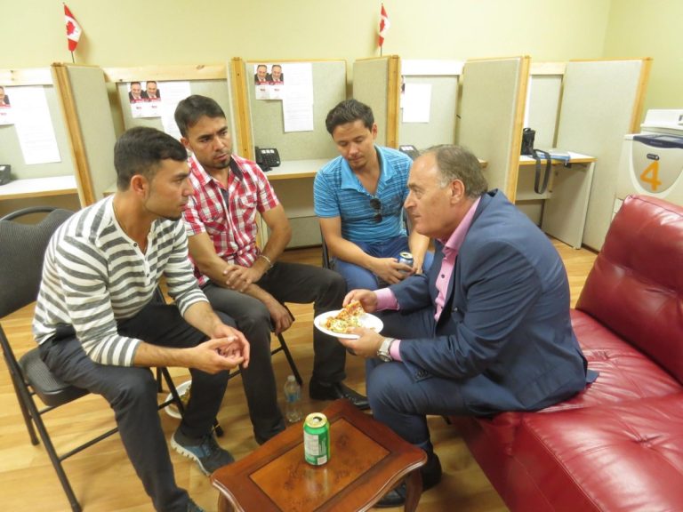 Fayçal El-Khoury s’adresse aux jeunes Fayçal El-Khoury a échangé avec les jeunes Lavallois.