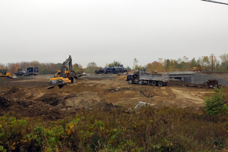 Historique du pont A-25: Un premier contrat de 30 M$ Un premier contrat de 30 M$. (Photo: Alarie Photos)