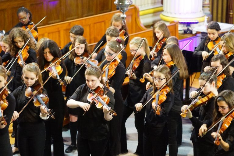 30 000 $ pour le programme musical de la CSDL À chaque année, le programme arts-études en musique permet à près de 800 élèves sélectionnés selon leur talent et leur intérêt pour la musique d’avoir accès à un enseignement d’excellence à même le réseau public, sans égard à la capacité financière des familles. (Photo TC Media - Mario Beauregard)