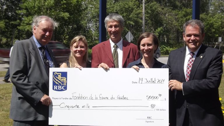 50 000 $ pour le projet Ruisseau Dans l'ordre habituel: André Martin (Fondation de la faune du Québec), Marie-Christine Bellemare et Guy Garand (Conseil régional de l'environnement de Laval), Beatrix Beisner (Université du Québec à Montréal) et André Labbé (RBC Banque Royale).