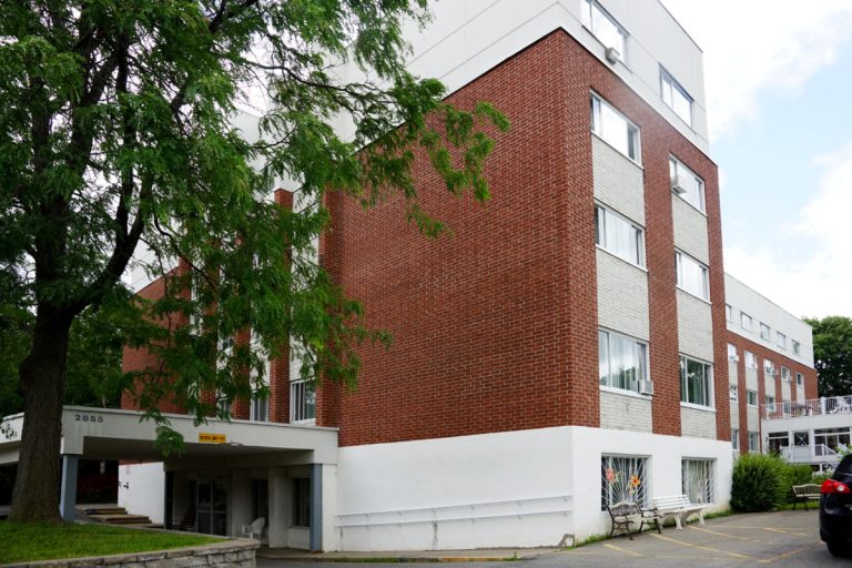 Le commissaire régional aux plaintes et à la qualité des services de l’ASSS de Laval se déplacera à la Résidence Laval-Ouest, le jeudi 10 juillet, pour faire un état des lieux et émettre des recommandations, afin de régler la situation du bris d’ascenseur. 