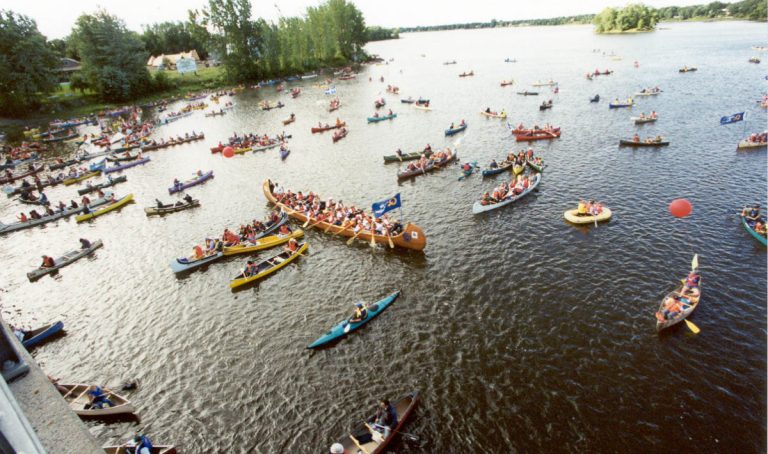 À vos canots! La Descente de la rivière des Mille Îles amènera les participants de la Berge aux Quatre-Vents, à Laval-Ouest, à la Berge des Baigneurs, à Sainte-Rose.