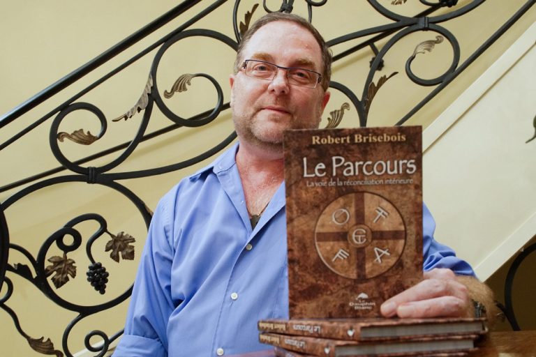 Robert Brisebois est allé puiser dans ses connaissances sur la vie et la mort pour produire «Le Parcours».