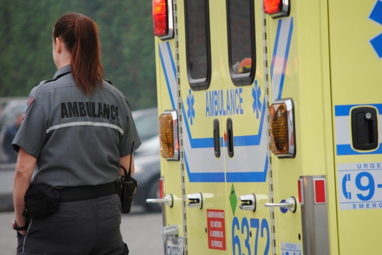 Un plaisancier secouru sur la rivière des Mille-Îles Rescapé par des amis après avoir chaviré, un adepte de motomarine a été traité par les ambulanciers d'Urgences-santé, samedi dernier.