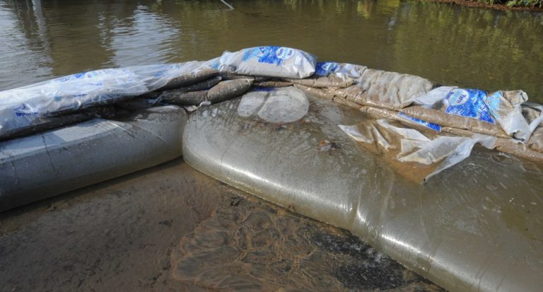 Du sable en vrac et des sacs de jute sont mis à la disposition des citoyens dans les secteurs pouvant être affectés par la montée des eaux.