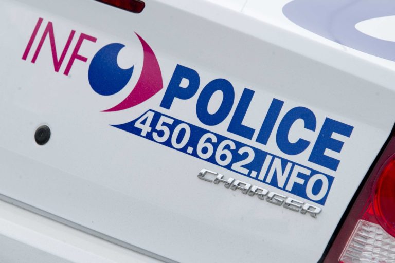 Marijuana saisie dans Laval-des-Rapides Un homme de 36 ans a été arrêté et comparaîtra sous divers chefs d'accusation reliés à la production de drogue dans le but d'en faire le trafic.