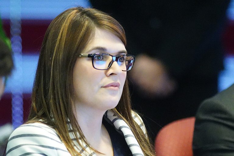 Sandra Demeules au conseil de la FCM Sandra Desmeules, membre du comité exécutif de la ville de Laval.