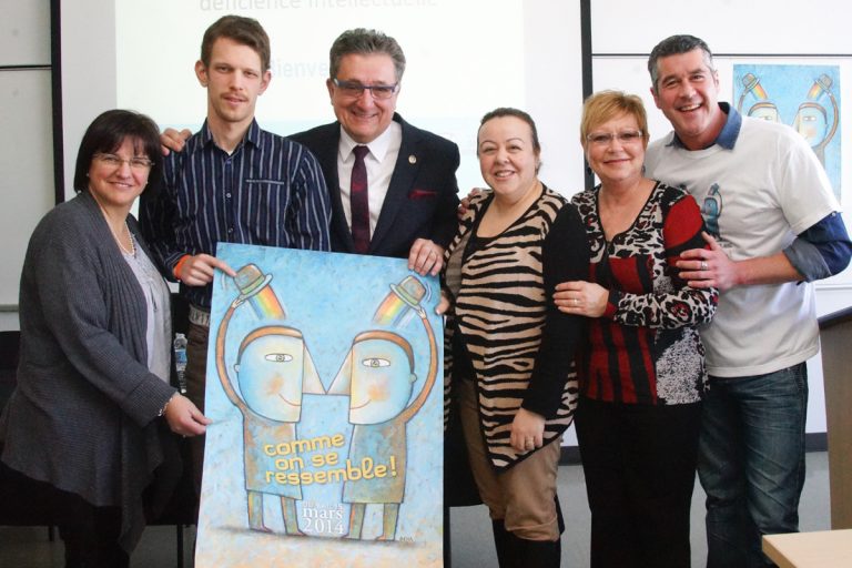 Sur la photo, on reconnaît dans l’ordre habituel, Louise Lortie, présidente de la Commission scolaire de Laval, Vincent Lavoie-Lévesque, coprésident d’honneur, Jean Rousselle, député de Vimont, Safae Touimi, directrice générale de l'ALDI, France Locas, présidente de l'ALDI et le comédien Emmanuel Auger.