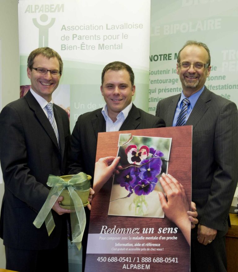 Le directeur de la santé mentale adulte du CSSS de Laval, Benoit Tétreault, le directeur de l’ALPABEM, Patrice Machabée et le directeur des affaires réseau de l’ASSS de Laval, Denis Blanchard. (Photo: Alarie Photo)