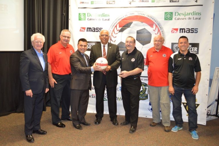 La Coupe Soccer Internationale de Laval accueille une équipe du Mexique Martial Prud'homme, président de la FSQ, Robert Labrosse, administrateur de la Coupe Laval, David De Cotis, comité exécutif de la Ville de Laval, Mongi Zitouni, président de la Coupe Laval, Benoit Brabant, Paul Marentette et Benoit Pigeon ont dévoilé les grandes lignes de l'événement.