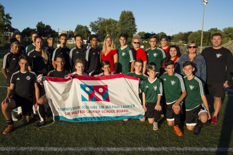 Les élèves de la CSSWL ont brillé contre les élus.