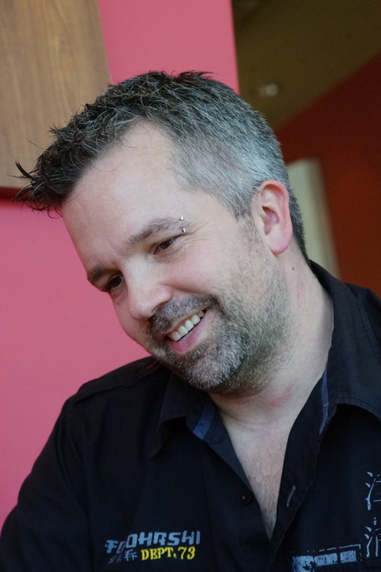 Sylvain Granger prépare son premier solo Sylvain Granger s'estime un mélange de Jean-Marc Parent, Yvon Deschamps et André-Philippe Gagnon, gardant non loin d'autres influences telles Rock et Belles Oreilles, Claude Meunier et Daniel Lemire. (Photo: Mario Beauregard)