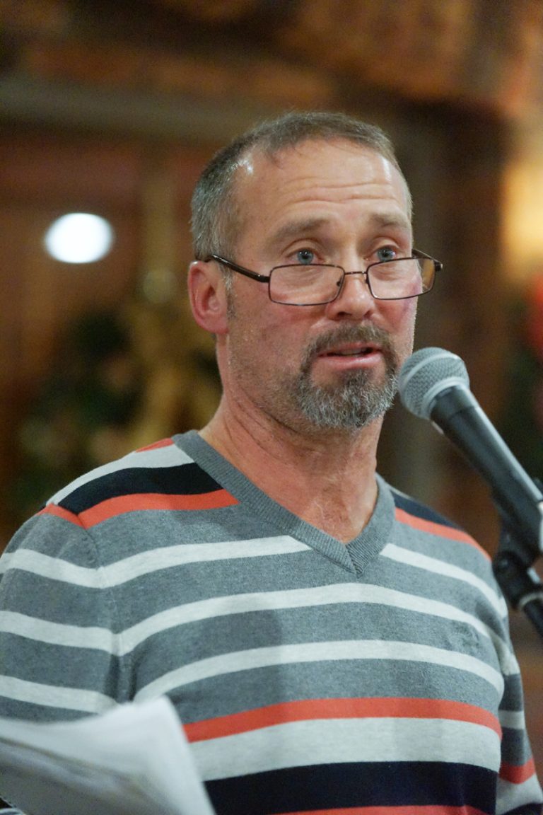 Manifestation contre les nouvelles zones inondables Sylvain Daoust, le citoyen à l'origine du «Comité des sinistrés des fausses zones inondables de Laval».