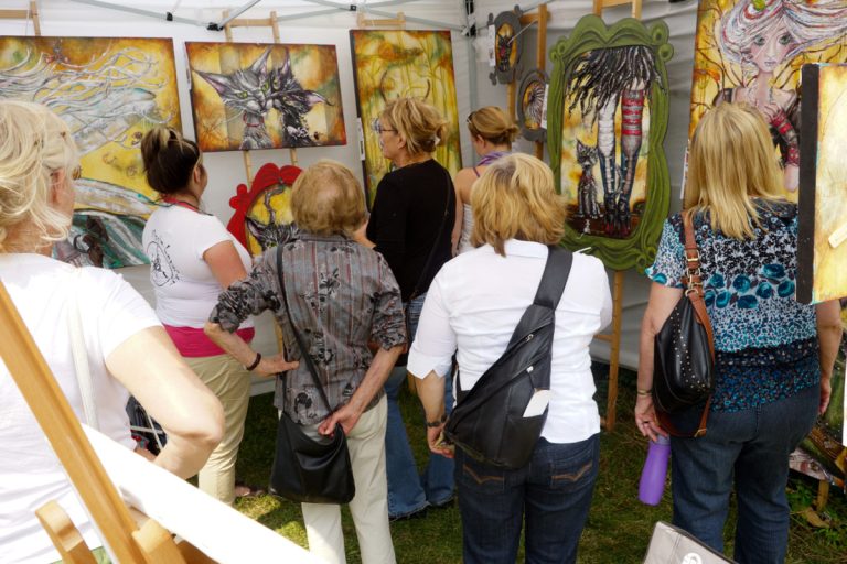 Record de vente au Symposium de Sainte-Rose Plus de 20 000 personnes ont visité le 19e Symposium de Sainte-Rose. (Photo TC Media - Mario Beauregard)