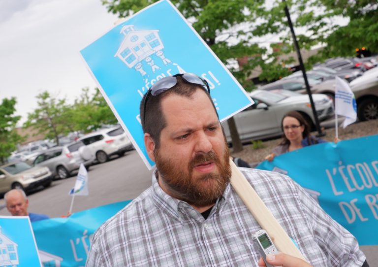 Un mandat de grève pour les employés de soutien scolaire Yves Brouillette