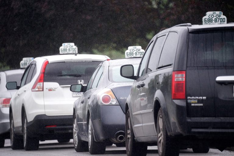 Georges Tannous appuie la demande d’injonction déposée contre Uber Les chauffeurs de taxi sont exaspérés par la concurrence illégale de Uber.