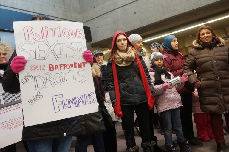 Cette sortie publique marquait, entre autres, l'opposition de la TCLCF aux coupures dans les programmes sociaux et services publics, la hausse des tarifs (CPE, Hydro Québec, transports) et la violence contre les femmes des peuples autochtones. (Photo TC Media - Mario Beauregard) 